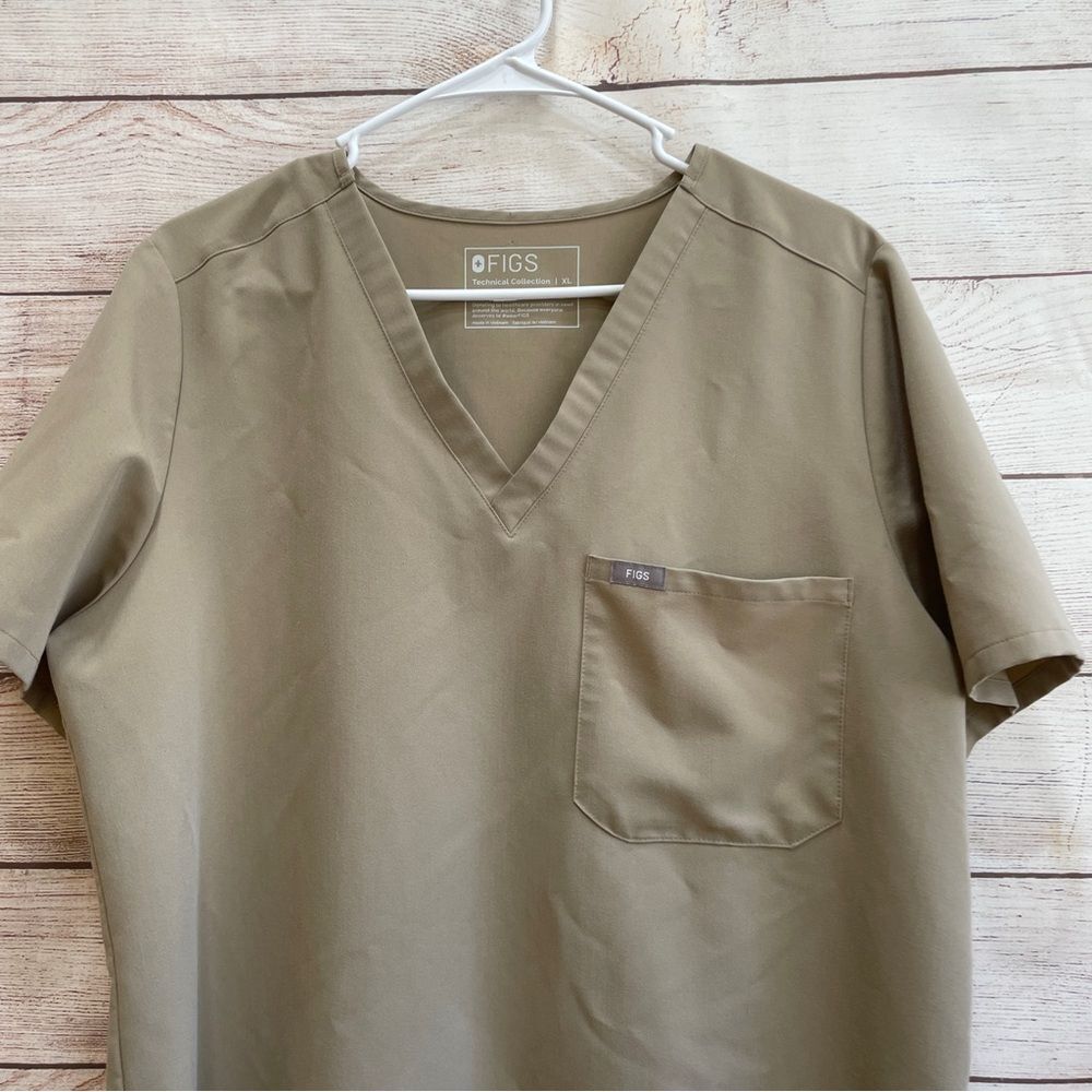 FIGS CATARINA SCRUB TOP IN KHAKI - Picture 2 of 6